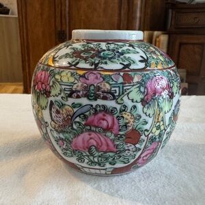 Elegant Floral Ceramic Vase with Pink and Green Accents
